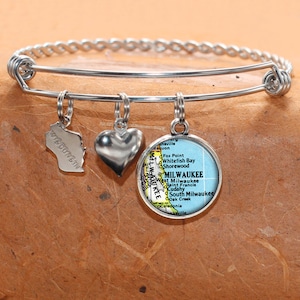 Wisconsin Map Bracelet / Milwaukee WI / Map Charm Bracelet / Vintage Map Jewelry / Map Gifts / Bridesmaid Birthday Graduation