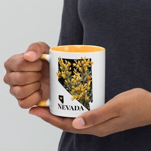 Colore della tazza Nevada all'interno, fiore dello stato NV, artemisia, tazza di caffè, bicchieri, tazza d'arte, mappa regalo, personalizzazione opzionale