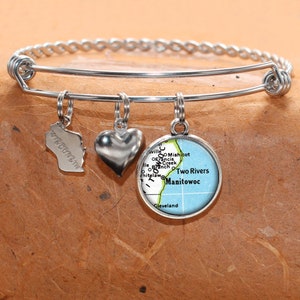 Wisconsin Map Bracelet / Manitowoc, Two Rivers WI / Map Charm Bracelet / Vintage Map Jewelry / Map Gifts / Bridesmaid Birthday Graduation