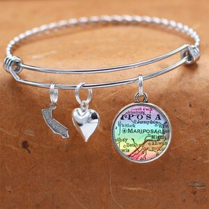 Bracelet carte Californie / Mariposa CA / Charm Bracelet irisé / carte bijoux / cadeau de demoiselle d’honneur / anniversaire mariages de l’obtention du diplôme