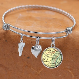 Vermont Map Bracelet / Woodstock VT / Custom Map Charm Bracelet / Vintage Map Jewelry / Map Gifts /  Bridesmaid Birthday Graduation