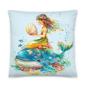 Cojín decorativo con diseño de sirena adorable y caprichosa sentada sobre una ballena, ideal para sofá, silla o decoración del hogar. Incluye relleno. Estilo náutico, costero y marino.