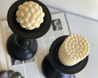 Velas Perlas Esculturales | Juego de 2 | Cera de Soja | Burbuja | Vela esférica y cilíndrica con textura en relieve | Decoración minimalista para el hogar