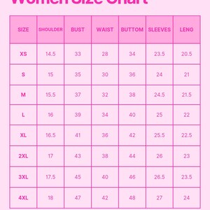 Puede incluir: Una tabla de tallas para mujeres en rosa con medidas en pulgadas. La tabla incluye tallas XS a 4XL, con medidas de hombro, busto, cintura, bot&oacute;n, mangas y largo. El texto en la parte inferior dice: "Todas las medidas de talla est&aacute;n expresadas en pulgadas."