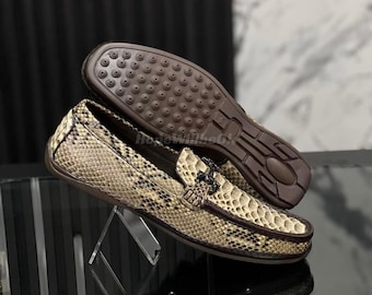 Echte beige instapper van pythonleer: formeel en casual schoenen van slangenleer