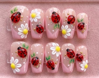 3D Daisy & Polka Dot Press-On Nails |  Lucky Ladybug Spring Cottage-core Nail Art