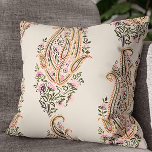 Funda de almohada vintage con estampado floral Paisley / Cojín decorativo de gamuza sintética rosa pálido y dorado / Funda de cojín elegante con motivos botánicos / Decoración boho chic en color crema