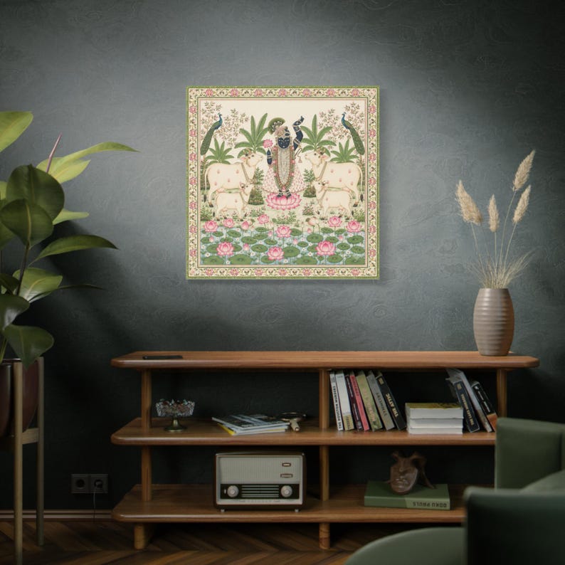 Tableau mural Pichwai Shrinathji | Krishna avec des vaches et des lotus | Impression sur toile tendue | Peinture traditionnelle indienne | Décoration intérieure, prêt à accrocher image 9