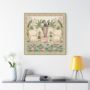 Tableau mural Pichwai Shrinathji | Krishna avec des vaches et des lotus | Impression sur toile tendue | Peinture traditionnelle indienne | Décoration intérieure, prêt à accrocher image 7