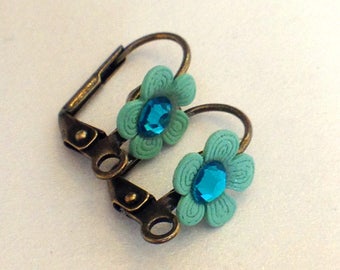 1 pair of brass enameled flower leverback set with swarovski 2028 blue zircon