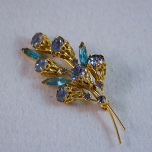 c1960&#39;s Gold Filigree Rhinestone Bouquet Brooch