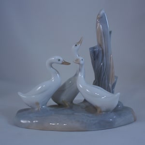 Vintage NAO Lladro Flock of 3 White Ducks Near Reeds Figurine