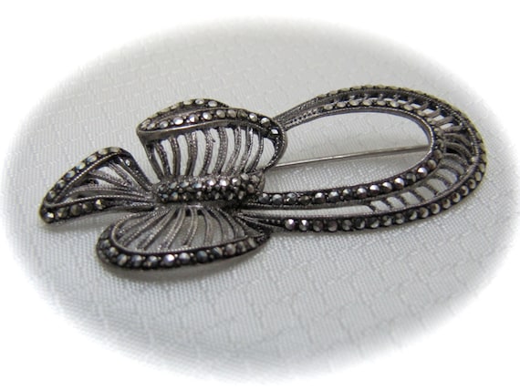1950's Modernist Sterling and Marcasite Bow Brooch - image 3