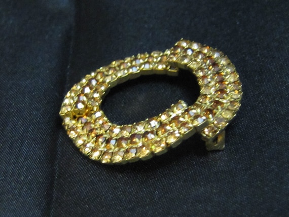 Vintage vintage amber rhinestone golden round brooch