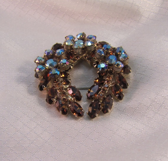 Vintage Juliana Horseshoe Wreath Rhinestone Brooch - image 1