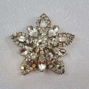 1950&#39;s Crystal Rhinestone 5 Point Star Brooch