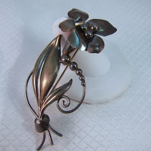 Spilla a forma di fiore Carl-Art di metà secolo, in oro e argento