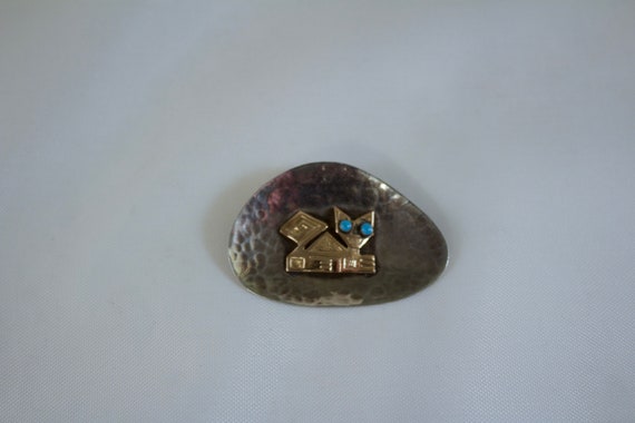 Rare Peruvian Old Cuzco Sterling and 18kt Gold Pre-Columbian Styled Cat with Turquoise Eyes