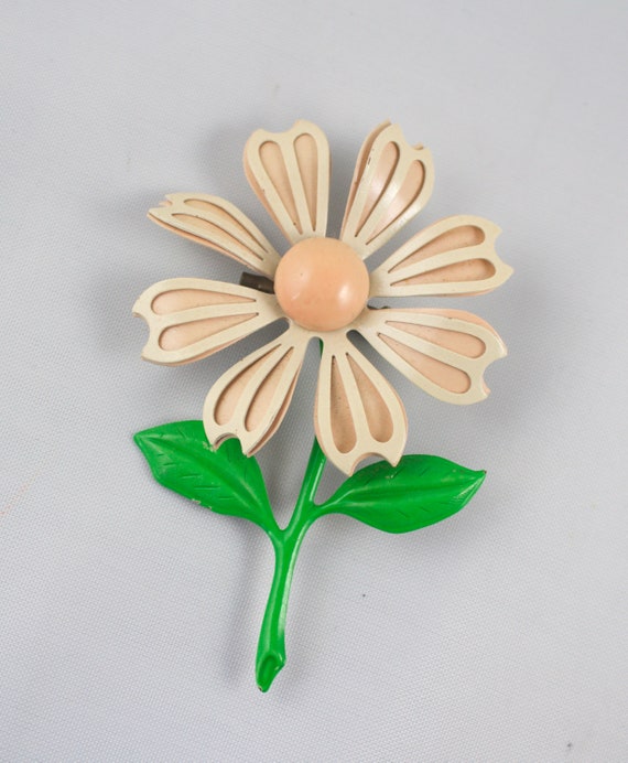 1960's Pale Peach and Beige Enameled Flower Brooch