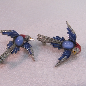 Rare Pair of Enameled Jelly Belly Bird Brooches, c1940&#39;s White Pot Metal Brooches