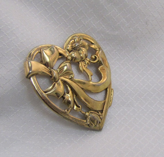 Vintage 1940's Stamped Gold Plated Victorian Hear… - image 2