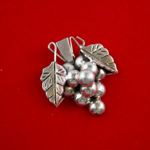 Vintage Taxco Mexico Sterling Grape Cluster Brooch/Pendant