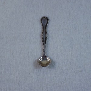 Victorian Sterling Salt Spoon with Shell Bowl and Nail Head Design along Handle - Sul