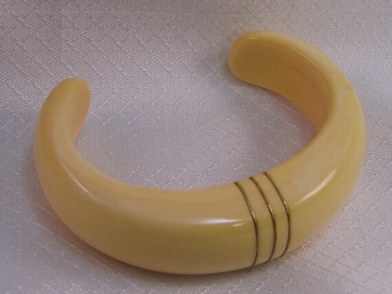 Rare C1940's-1950's C Style Yellow Bakelite Brace… - image 4