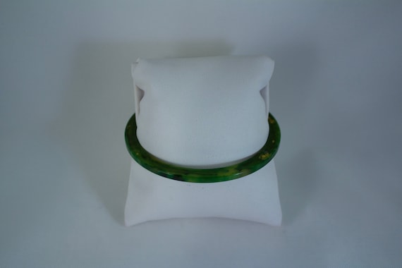 Vintage Narrow Emerald Green Bakelite Bangle Brac… - image 4