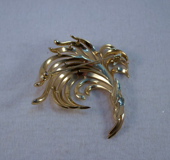 Vintage Crown Trifari Brushed Gold Feather Plume … - image 2