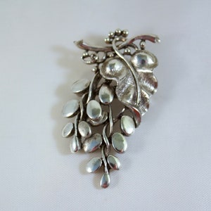 1960&#39;s Modernist Grape Cluster Brooch