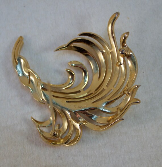 Vintage Crown Trifari Brushed Gold Feather Plume … - image 3