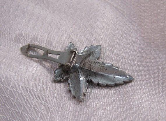 c1940's Silver Maple Leaf Rhinestone Dress Clip - image 3