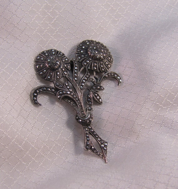 Vintage Sterling Marcasite Daisy Brooch - image 1