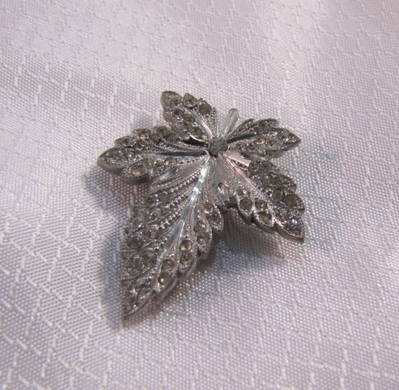 c1940's Silver Maple Leaf Rhinestone Dress Clip - image 4