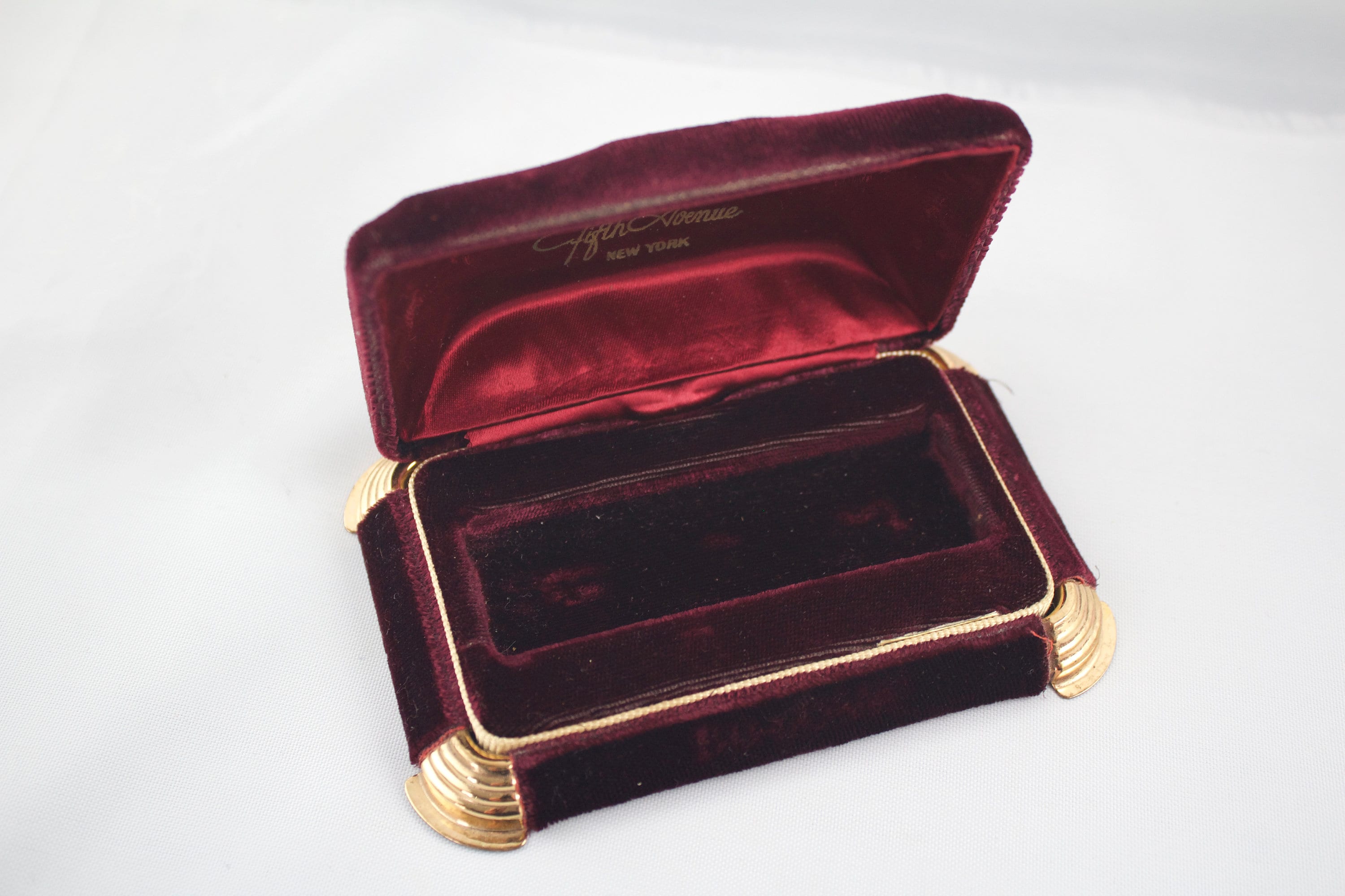 Vintage Bulova Aristocrat Beauty Red Burgandy Velvet Watch Box Empty Case Vintage Bulova Watch Case / Burgundy Velvet Top, Art Deco  main image 3