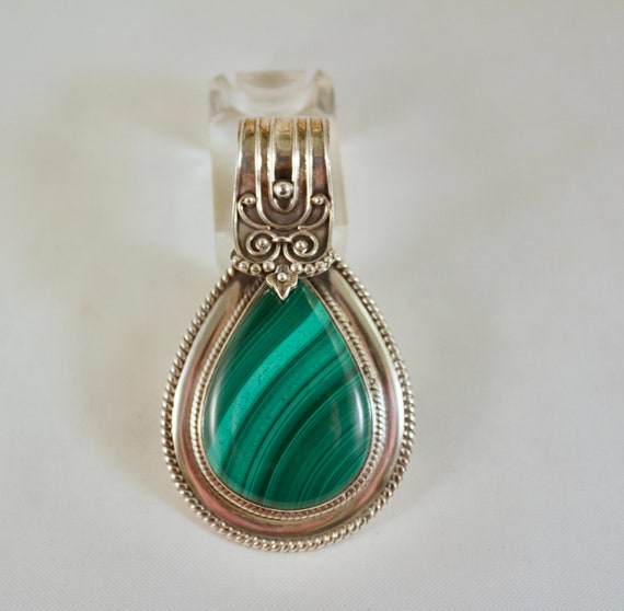 Intricate Vintage Native American Navajo Gaspeite Coral Sterling Silver Pendant Intricate Vintage Native American Navajo Gaspeite Coral Sterling Silver Pendant