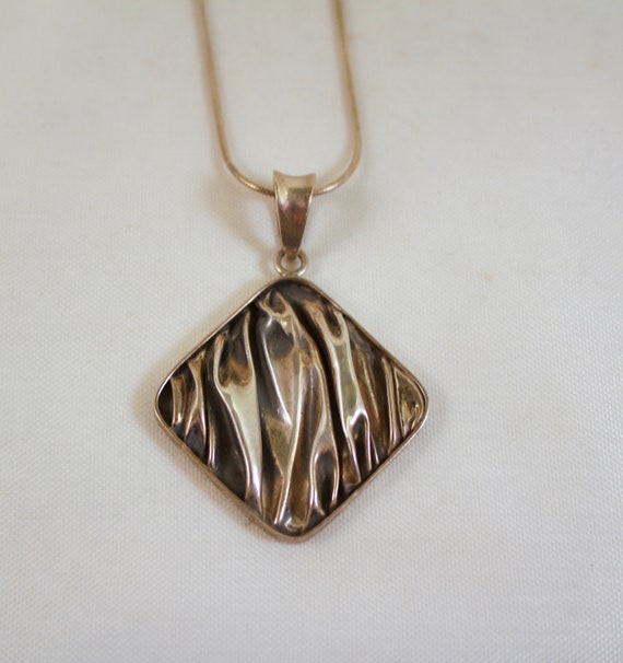 c1980's Modernist Rippled Sterling Silver Pendant… - image 2