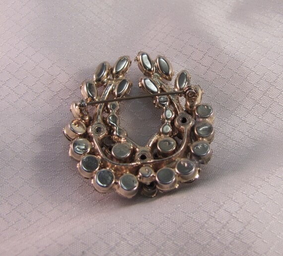 Vintage Juliana Horseshoe Wreath Rhinestone Brooch - image 3