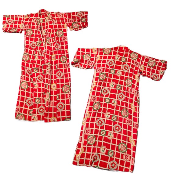 1950s Red Rayon Novelty Print Kimono Robe Loungew… - image 3