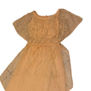 Robe longue superposée en dentelle pêche vintage des années 1970 Robe prairie / Petite femme -