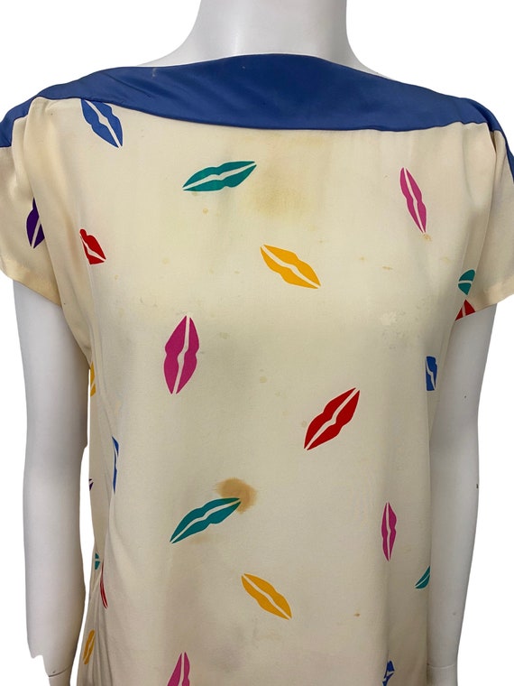 1980s Hanae Mori Boatneck Blouse / Lips Pop Art P… - image 2