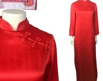 1970s Red Cheongsam Maxi Dress with Novelty Hummingbird Print  / Small *