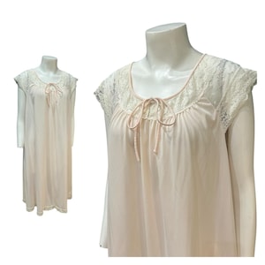 Vintage 1960s Pale Pink Lace and Floral Shirt Nightgown Slip / Women’s Large -