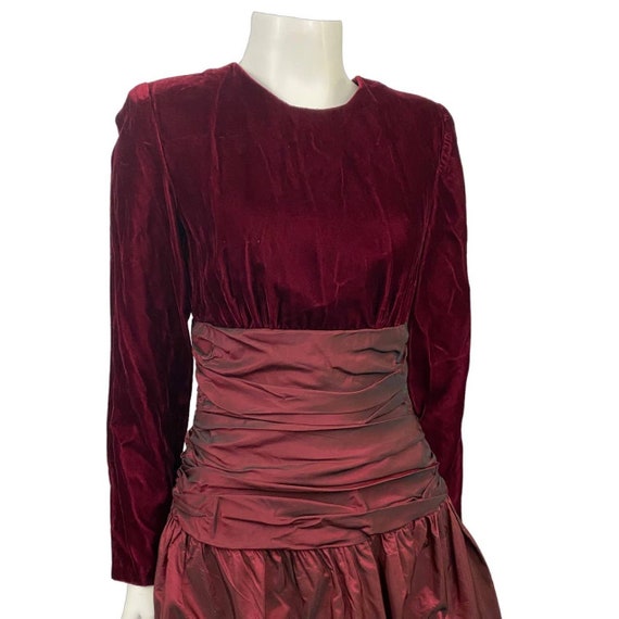 1980s Burgundy Velvet Taffeta Party Dress  / Wome… - image 2
