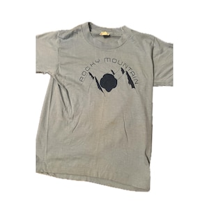 Maglietta a punto singolo Rocky Mountain Screen Stars degli anni &#39;70, realizzata negli USA / per bambini 5*