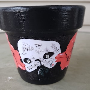 Liten dekorativ decoupage-blomkruka med Fantomen på operan, 10 cm.