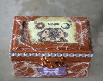 Mini Metallic Copper Castor and Pollux Gemini Astrology Trinket Box