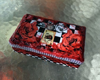 Small Alice in Wonderland Cheshire Cat Gift Card Box