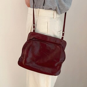 Bugatti Vintage Leder Tasche, Bordeauxrote Leder Crossbody Bag, Dunkelrote Vintage Handtasche, Vintage Handtasche, Echtleder Vintage Tasche, Schultertasche